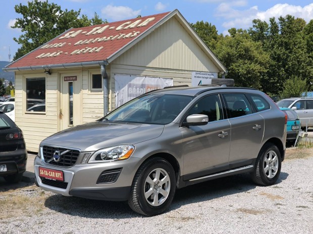 Volvo XC60 2.4 D [D3] Momentum Geartronic